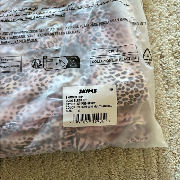 Skims Sleep Long Sleeve Button Up Pajama Set NWT Bloom Mini Multi Animal - Picture 3 of 3
